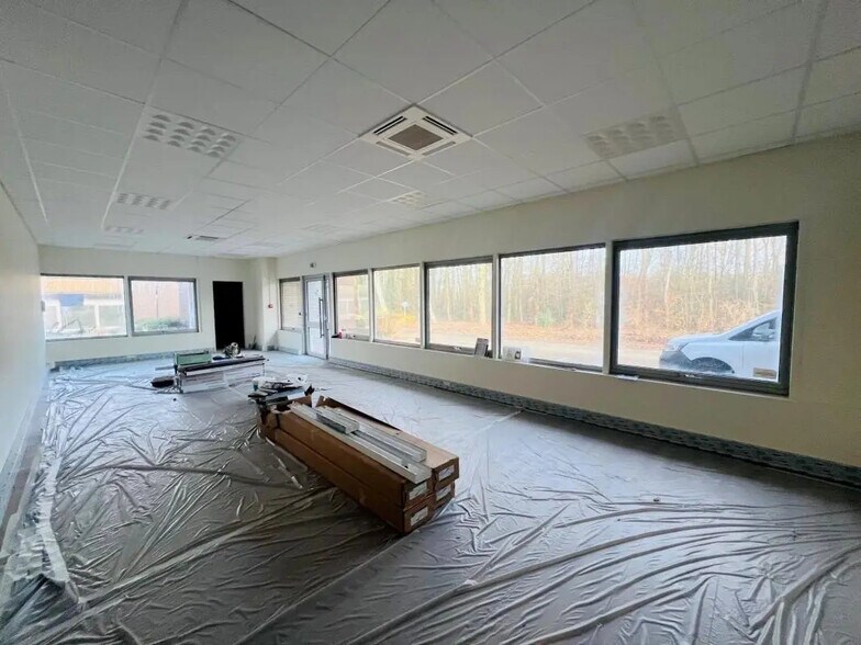 Office in Trappes for lease - Interior Photo - Image 3 of 10