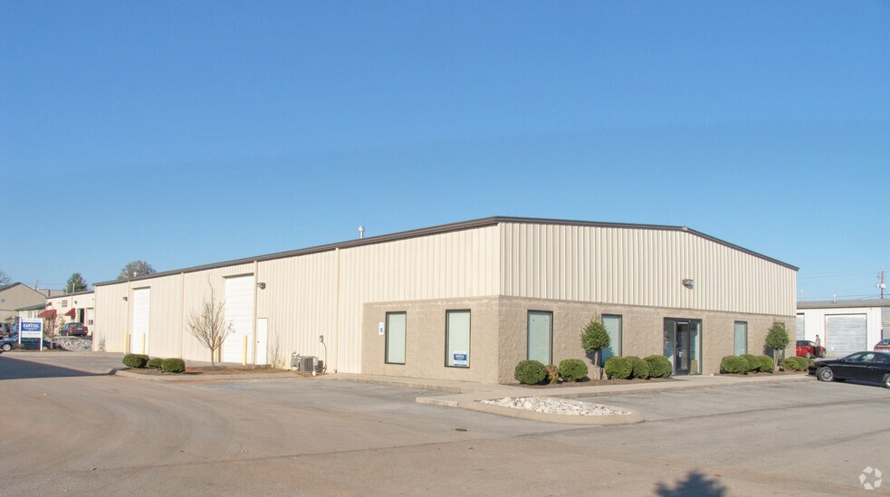 130 Perimeter Park Rd, Knoxville, TN à louer - Photo du bâtiment - Image 3 de 4