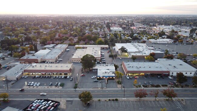 Plus de détails pour 5051 College Oak Dr, Sacramento, CA - Plusieurs types d'espaces à louer