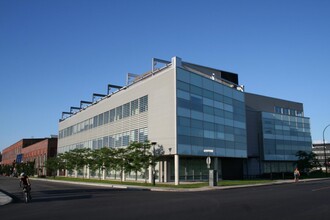 2600 Rue William Tremblay, Montréal, QC for lease Building Photo- Image 1 of 1