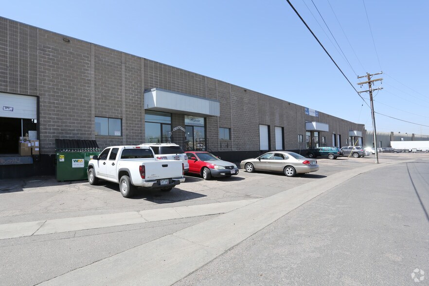 6100-6170 E 49th Dr, Commerce City, CO à louer - Photo du bâtiment - Image 3 de 5