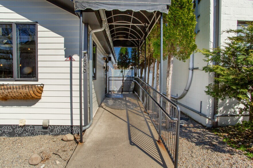 236 N Union St, Lambertville, NJ à vendre - Photo du bâtiment - Image 2 de 43