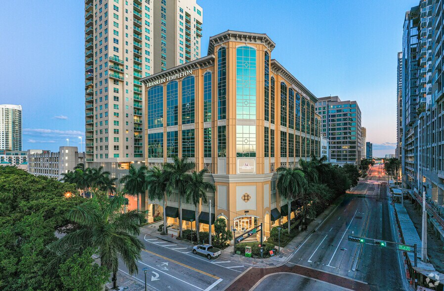 300 SE 2nd St, Fort Lauderdale, FL à louer - Photo du bâtiment - Image 1 de 11