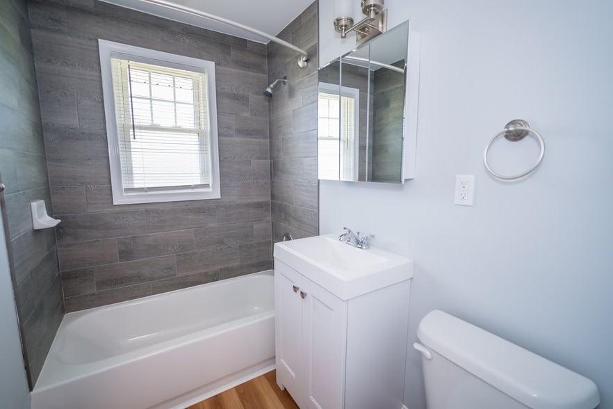 695 Talcottville Rd, Vernon, CT for sale - Building Photo - Image 2 of 4