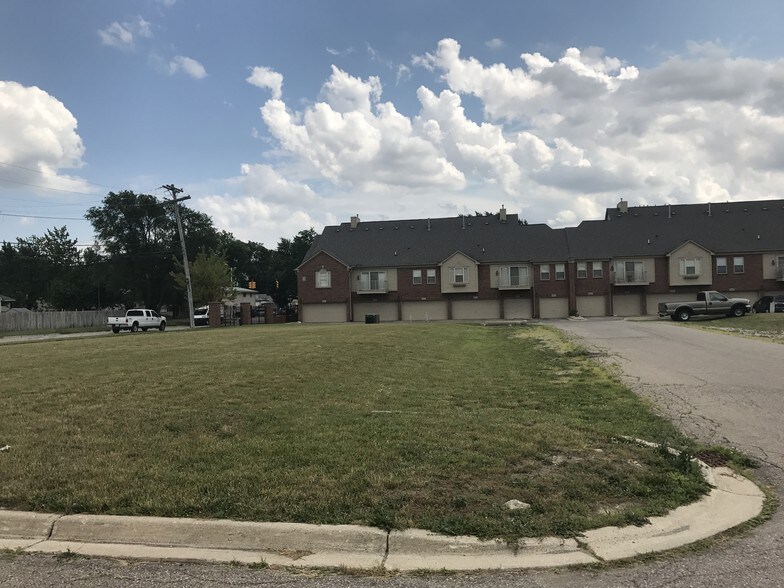 24095 Vance Ave, Hazel Park, MI à vendre - Photo du bâtiment - Image 3 de 22