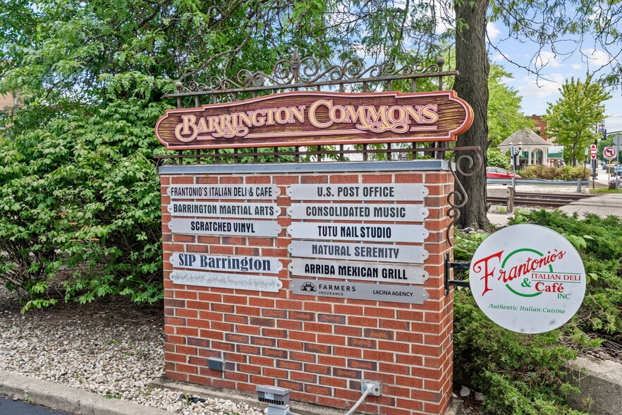 125 Barrington Commons Ct, Barrington, IL for sale - Building Photo - Image 2 of 3