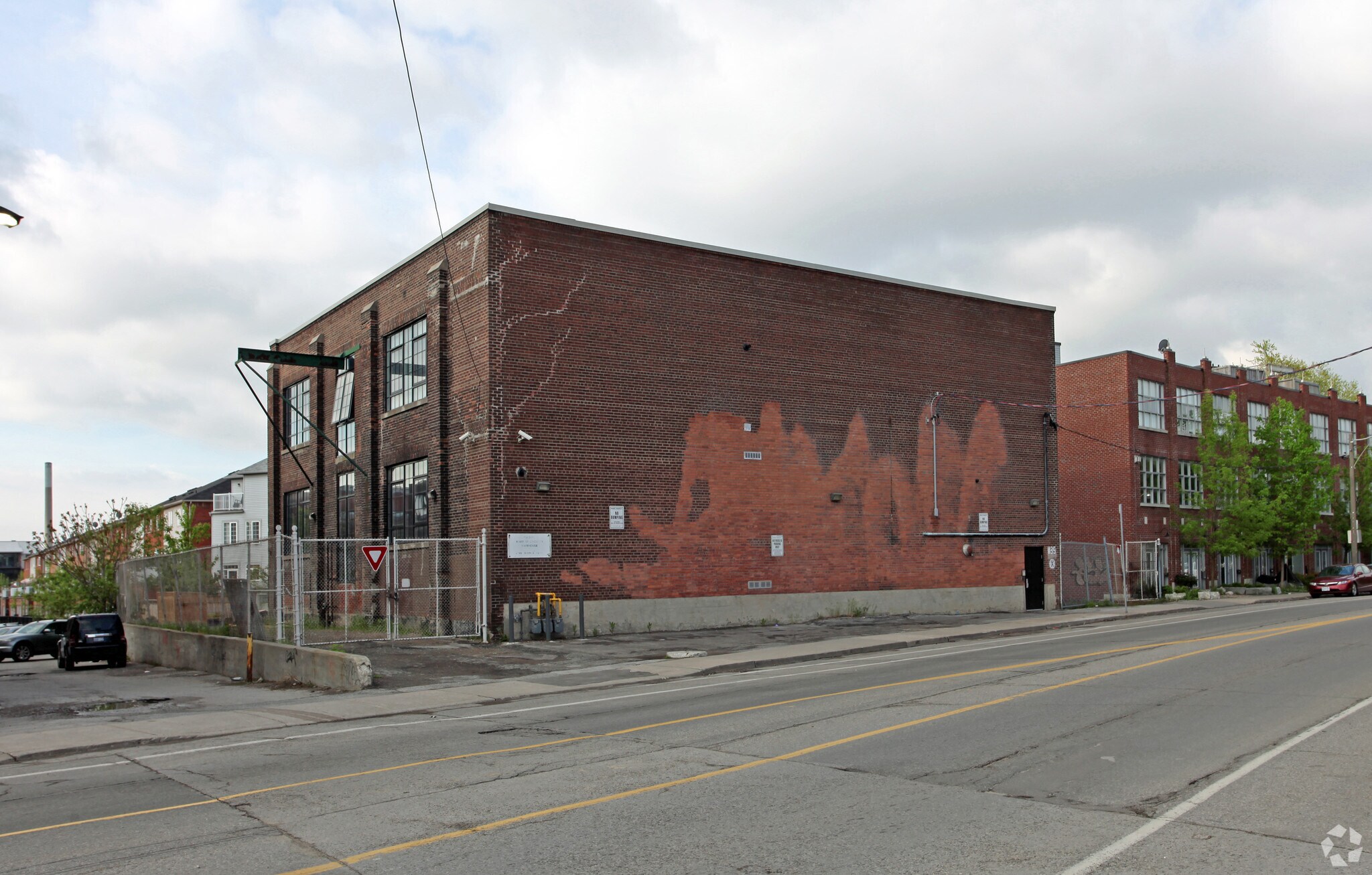 1135 Dundas St E, Toronto, ON for sale Primary Photo- Image 1 of 1