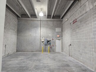 Plus de détails pour 2061 NW 112th Ave, Miami, FL - Local d'activités à louer