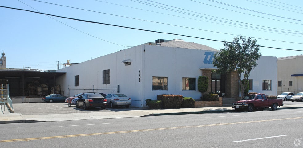 2906 Leonis Blvd, Los Angeles, CA for lease - Building Photo - Image 2 of 3