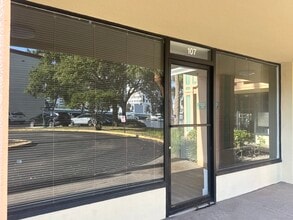 915 Middle River Dr, Fort Lauderdale, FL for lease Interior Photo- Image 2 of 7