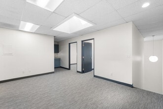 901 Rainier Ave N, Renton, WA à louer Photo du bâtiment- Image 2 de 17