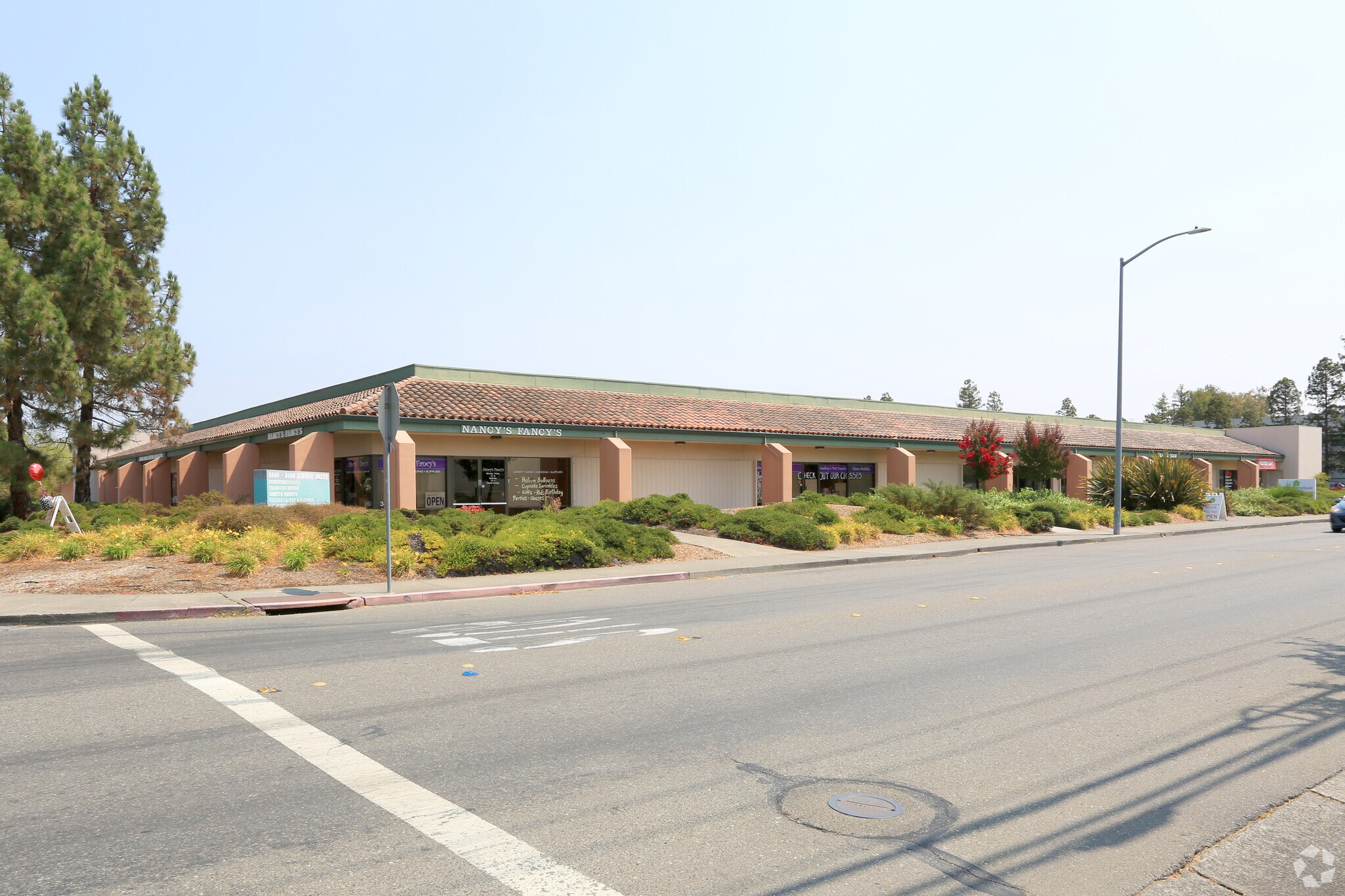 3450 Airway Dr, Santa Rosa, CA à louer Photo principale- Image 1 de 17