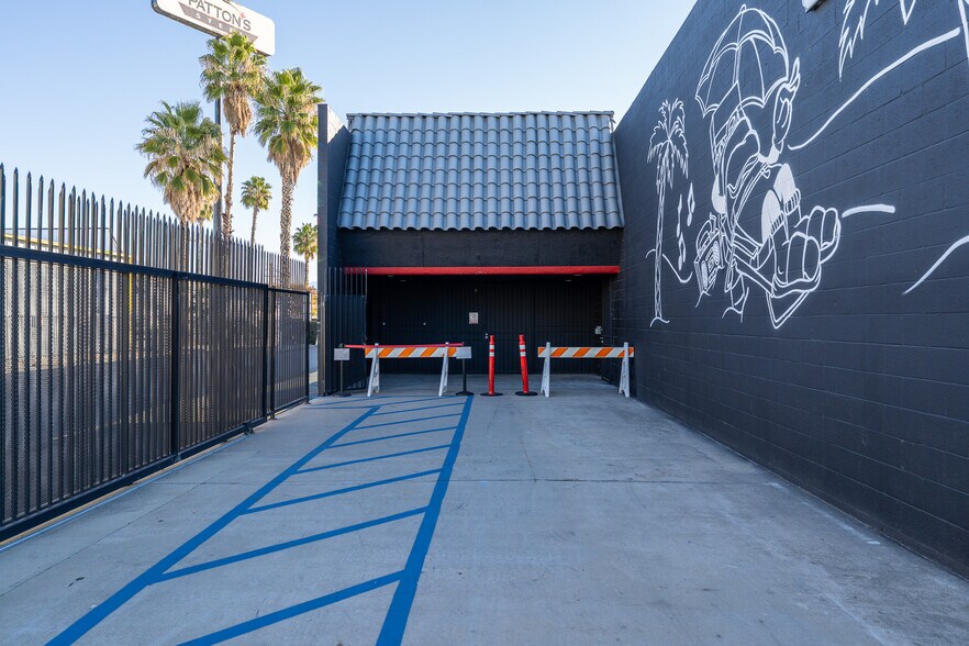 1090 S Arrowhead Ave, San Bernardino, CA à louer - Photo du bâtiment - Image 2 de 17