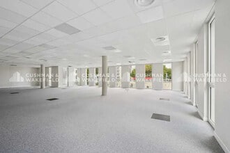 70 A Cours Tolstoï, Villeurbanne for lease Building Photo- Image 2 of 11