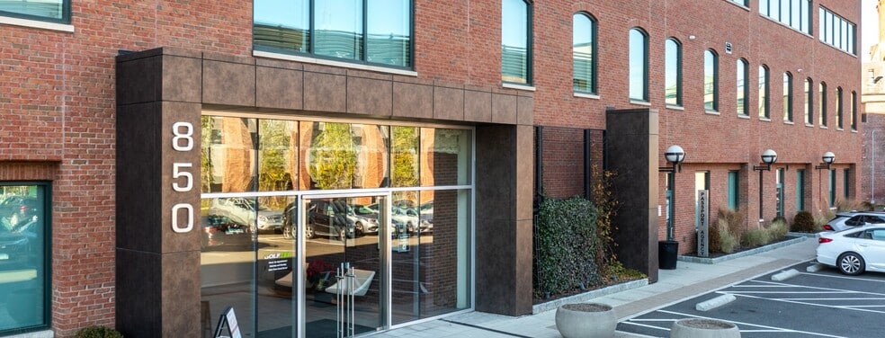 850 Canal St, Stamford, CT for lease - Building Photo - Image 2 of 4