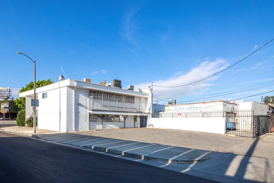 6118 Venice Blvd, Los Angeles, CA à louer - Photo du bâtiment - Image 3 de 6