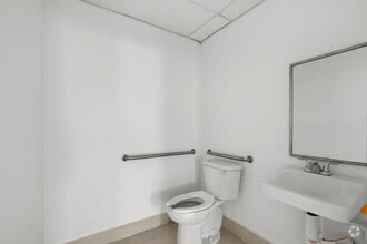 11575 US Route 1, Palm Beach Gardens, FL for lease Interior Photo- Image 2 of 2