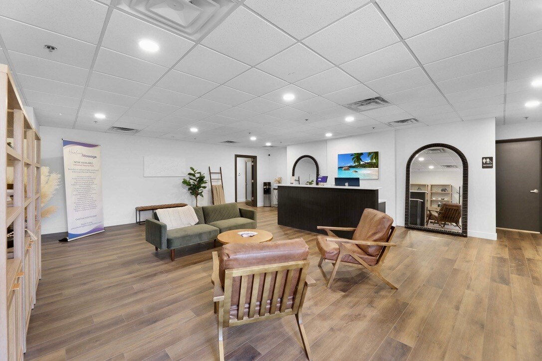 5620 W Thunderbird Rd, Glendale, AZ 85306 - Unit H-3 - - Lobby - Image 1 of 18