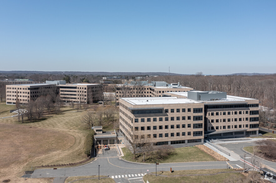 777 Scudders Mill Rd, Plainsboro, NJ à louer - Photo du bâtiment - Image 1 de 26