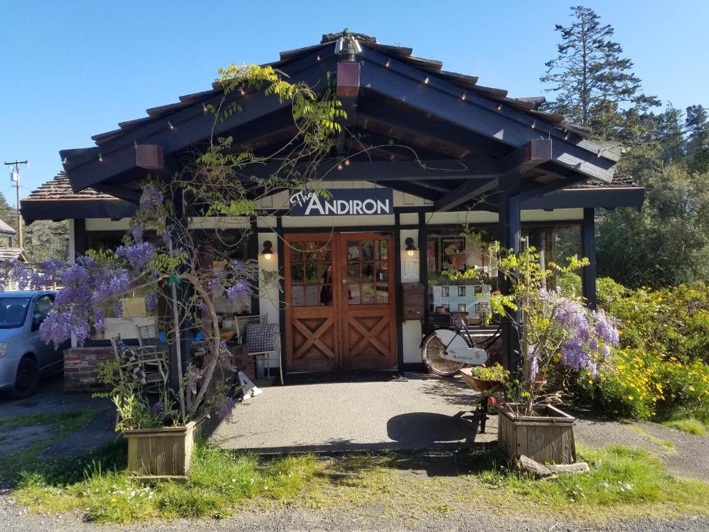6051 N Highway 1, Little River, CA à vendre Photo du bâtiment- Image 1 de 6