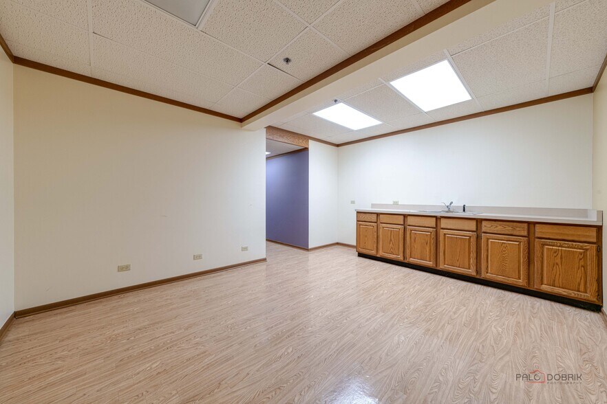 1017-1019 W Park Ave, Libertyville, IL à vendre - Photo du bâtiment - Image 2 de 45