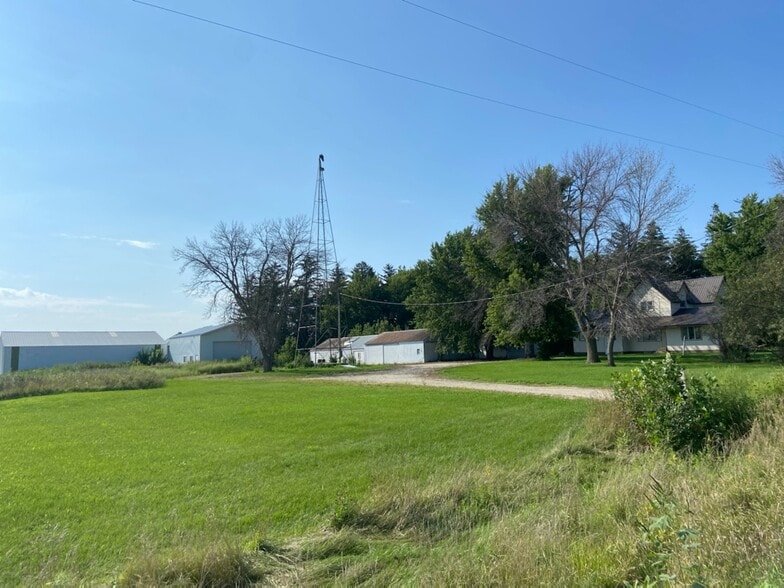 12665 Clay Ave, Aredale, IA à vendre - Photo du bâtiment - Image 3 de 4