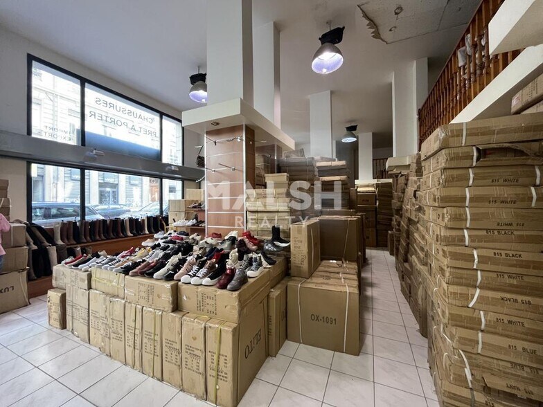 Multifamily in Lyon for sale - Interior Photo - Image 2 of 4
