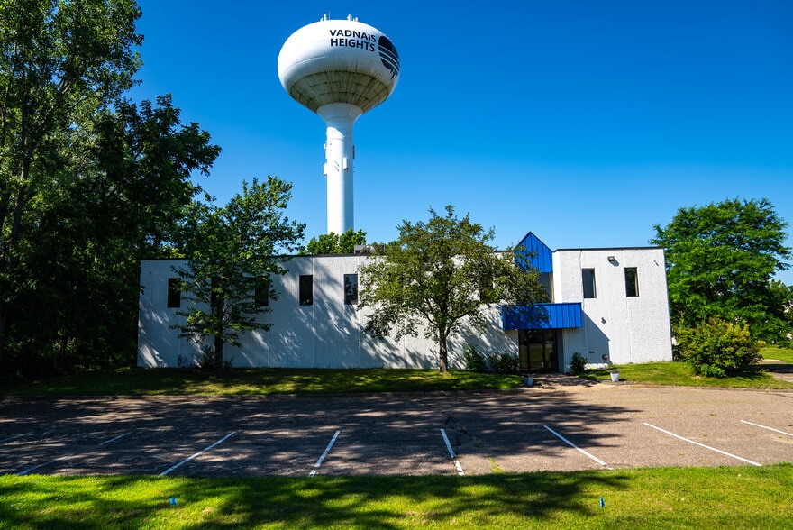 400 Commerce Ct, Vadnais Heights, MN for sale - Building Photo - Image 2 of 27