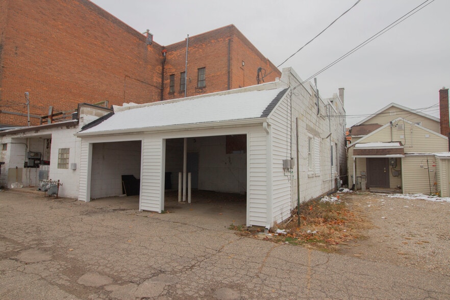 108 S Main St, Plainwell, MI à vendre - Photo du bâtiment - Image 2 de 12