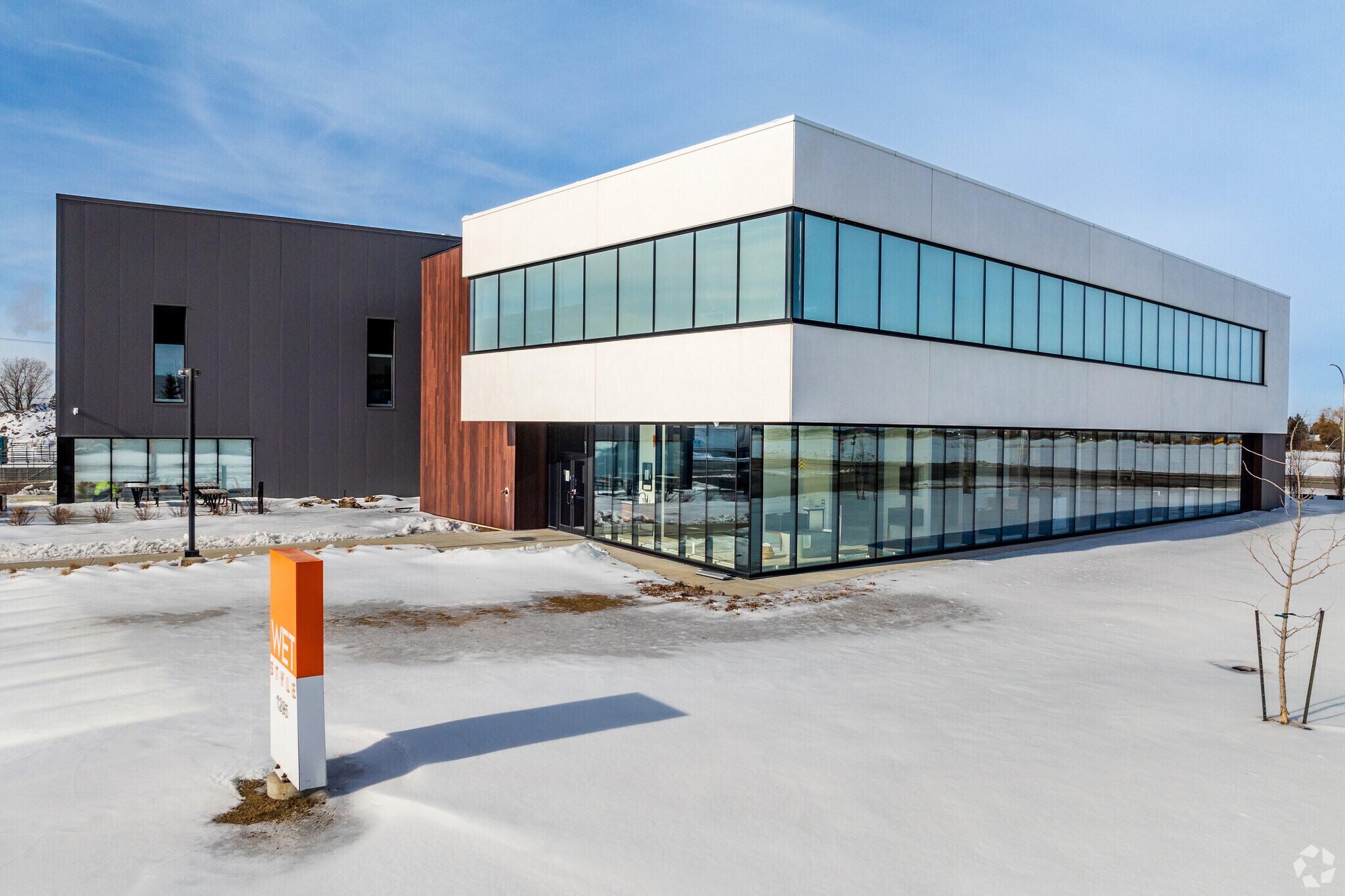 1295 Rue René-Descartes, Saint-Bruno-De-Montarville, QC à vendre Photo du bâtiment- Image 1 de 1