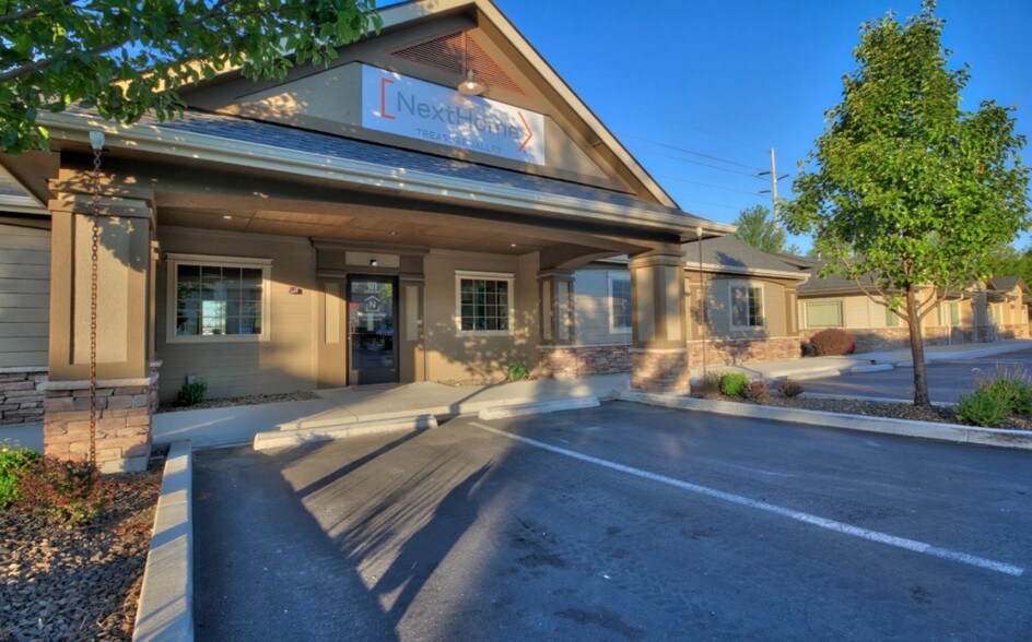 971 E Winding Creek Dr, Eagle, ID à louer - Photo du bâtiment - Image 2 de 11