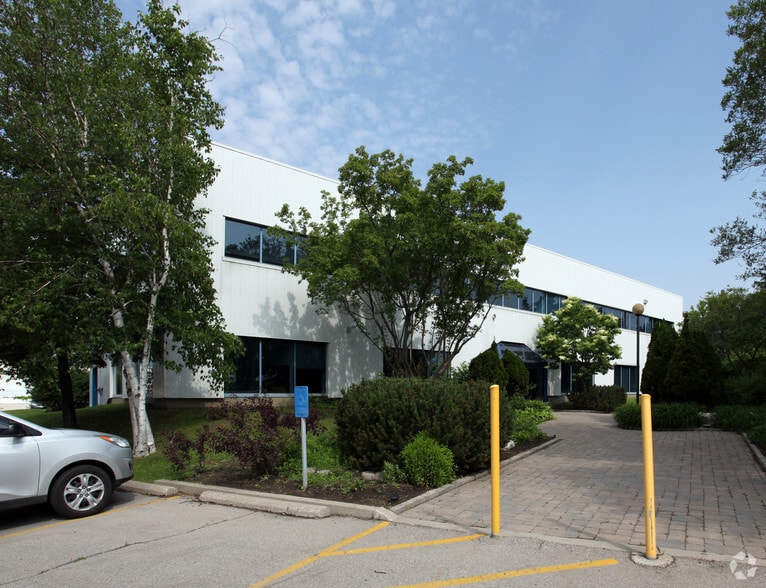 400 Carlingview Dr, Toronto, ON à louer - Photo du bâtiment - Image 2 de 2