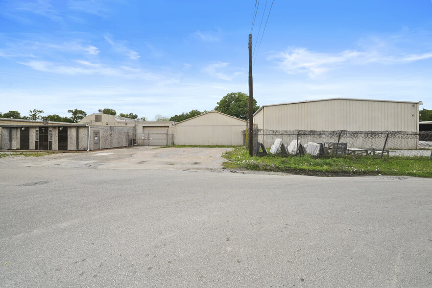 6302 Saint Augustine St, Houston, TX for lease - Building Photo - Image 2 of 31