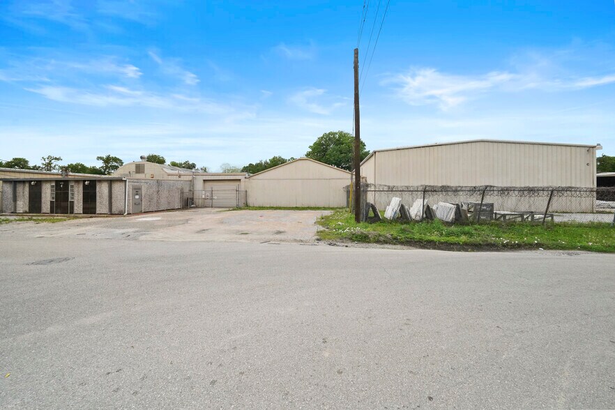 6302 Saint Augustine St, Houston, TX à louer - Photo du bâtiment - Image 2 de 31