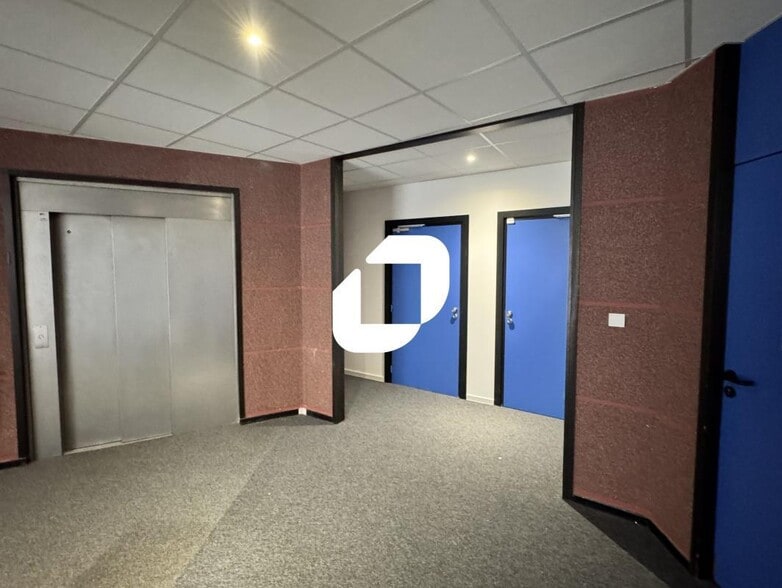 3 Rue Jean Sapidus, Illkirch-Graffenstaden for sale - Interior Photo - Image 2 of 10