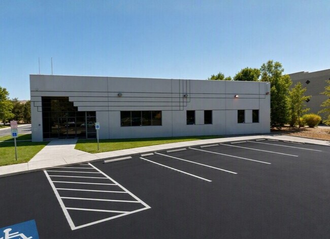 Plus de détails pour 4700 Aircenter Cir, Reno, NV - Industriel à louer