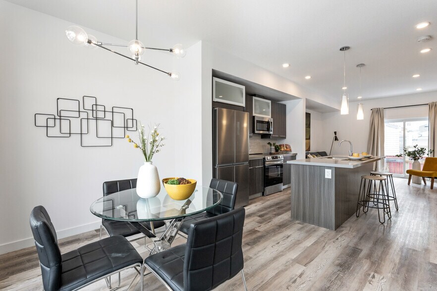 High Quality Townhouse Portfolio portefeuille de 2 propriétés à vendre sur LoopNet.ca - Photo du bâtiment - Image 3 de 9