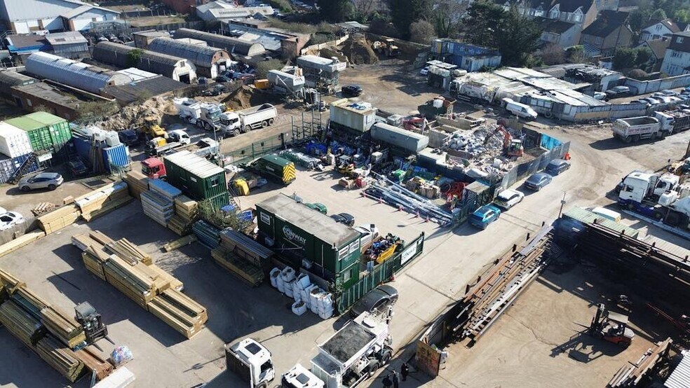 Trout Rd, West Drayton à louer - Photo du bâtiment - Image 3 de 12