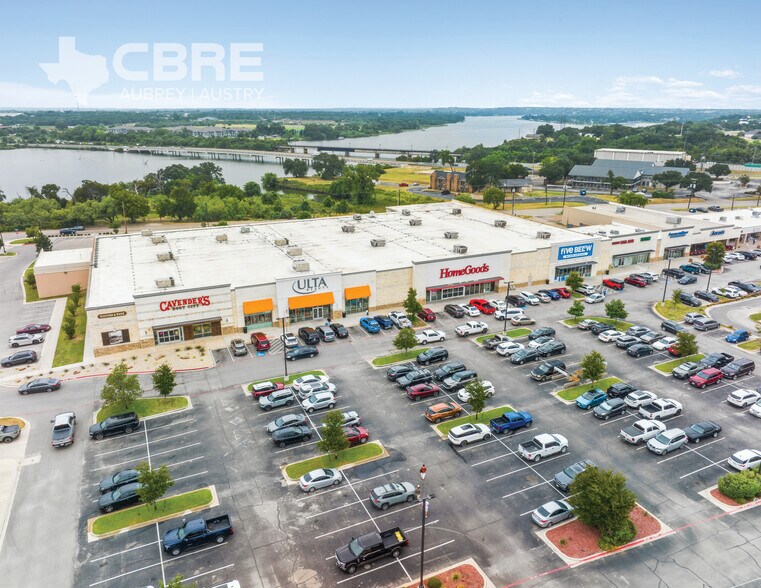 Granbury Lakeside Center portefeuille de 3 propriétés à vendre sur LoopNet.ca - Photo du bâtiment - Image 3 de 3