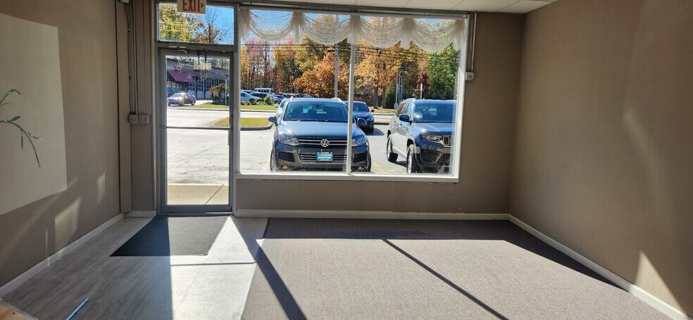 27070 Detroit Rd, Westlake, OH à louer - Photo du bâtiment - Image 3 de 9