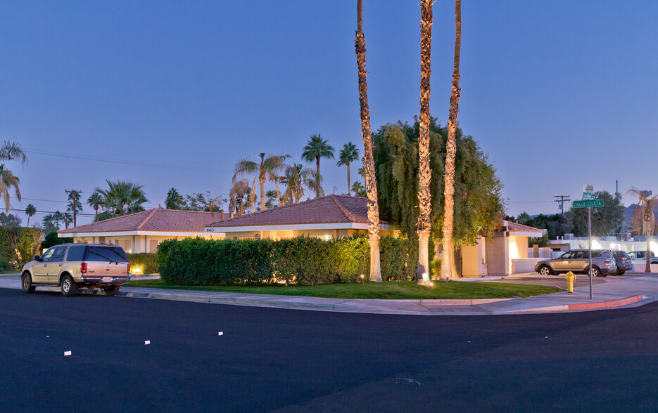 1945 Calle Lileta, Palm Springs, CA à vendre - Photo du bâtiment - Image 1 de 13