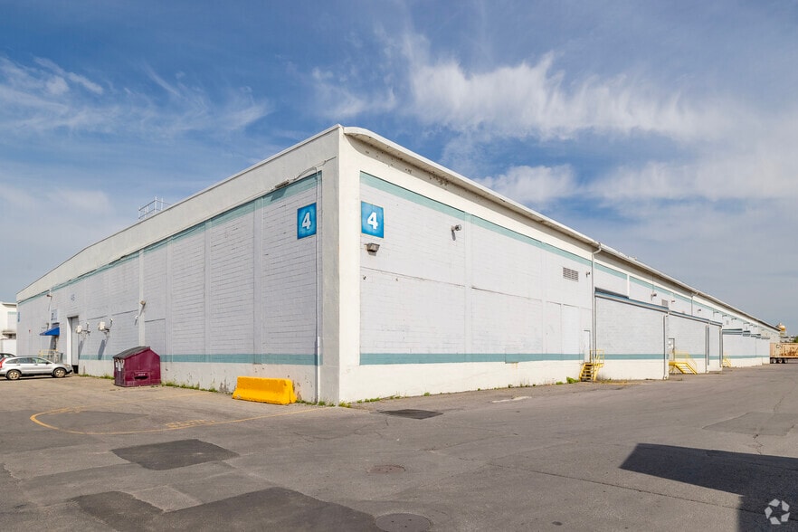2555 Ave Dollard, Montréal, QC for lease - Building Photo - Image 2 of 4