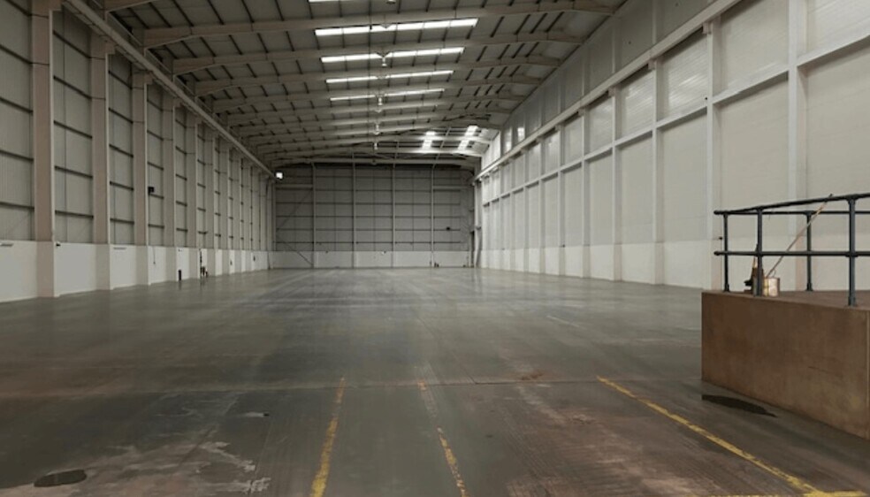 1 Rowdell Rd, Northolt à louer - Photo intérieure - Image 3 de 3