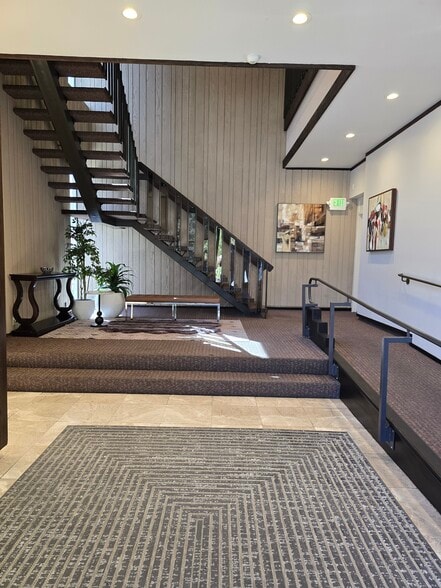 1501 N Broadway, Walnut Creek, CA à louer - Photo du bâtiment - Image 2 de 7