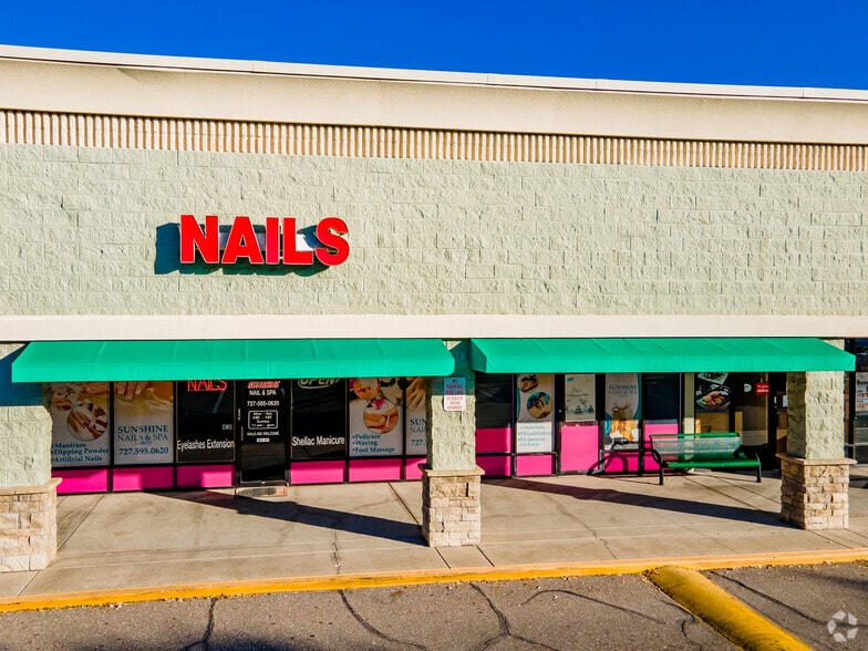 13801-13847 Walsingham Rd, Largo, FL for lease - Building Photo - Image 3 of 21