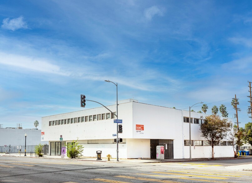 543 N Fairfax Ave, Los Angeles, CA for lease - Building Photo - Image 2 of 5