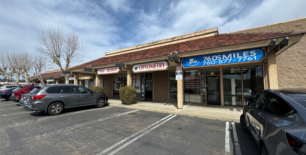 1707-1711 E Valley Pky, Escondido, CA à louer - Photo du bâtiment - Image 2 de 10