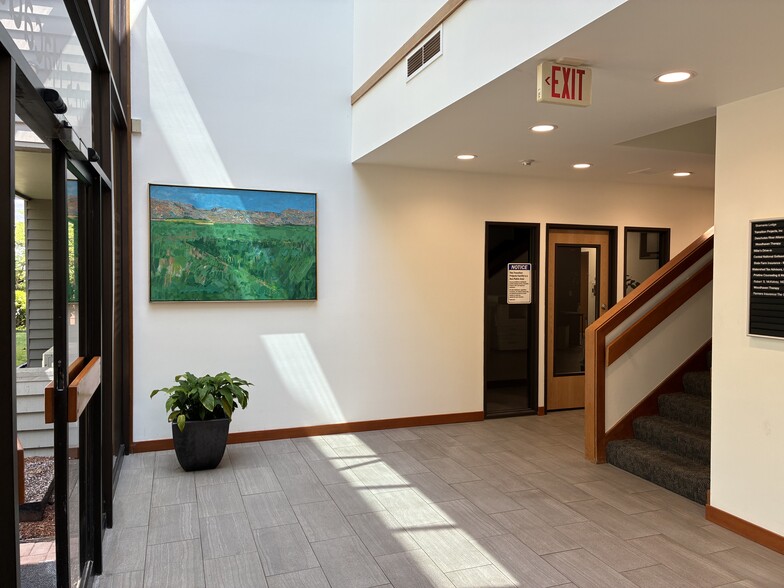 5520 NW MacAdam Ave, Portland, OR for lease - Building Photo - Image 2 of 6