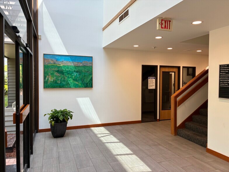 5520 NW MacAdam Ave, Portland, OR à louer - Photo du bâtiment - Image 2 de 6