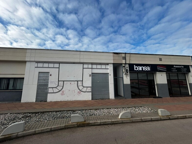 Avenida de Miguel de Cervantes, 2, Murcia, Murcia à louer - Photo du bâtiment - Image 3 de 7